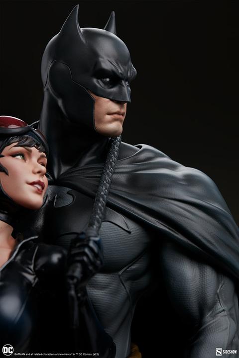 Actual product image Sideshow DC Comics diorama Batman & Catwoman 51 cm