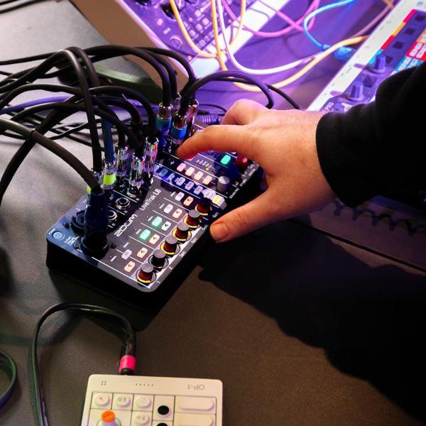 Actual product image Zoom LiveTrak L-6 (Studio- and Livemixer)