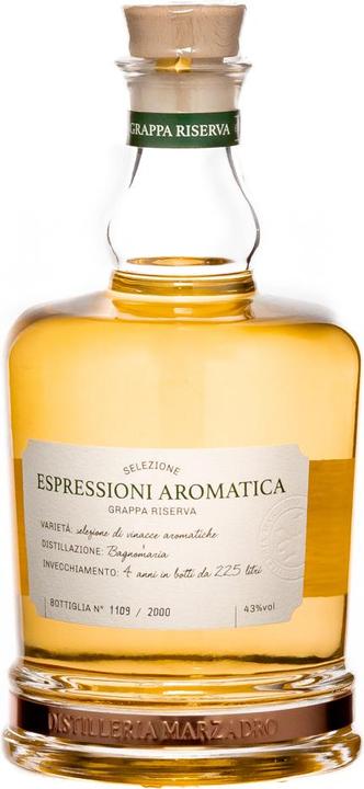 Actual product image Marzadro ESPRESSIONI AROMATICA Grappa 43% Vol. 0,7l in wooden box