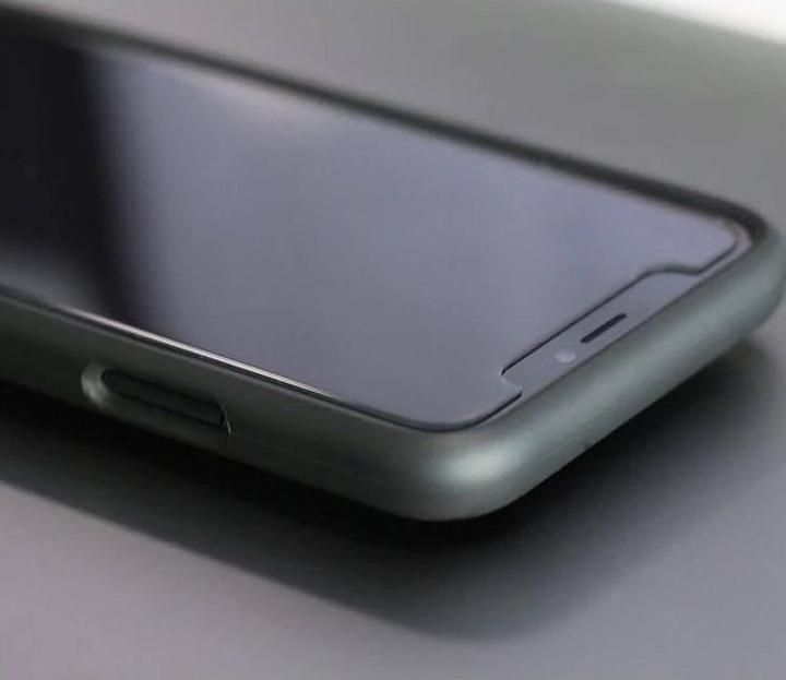 Actual product image Quad Lock Screen Protector (1 Piece, Apple iPhone 13)