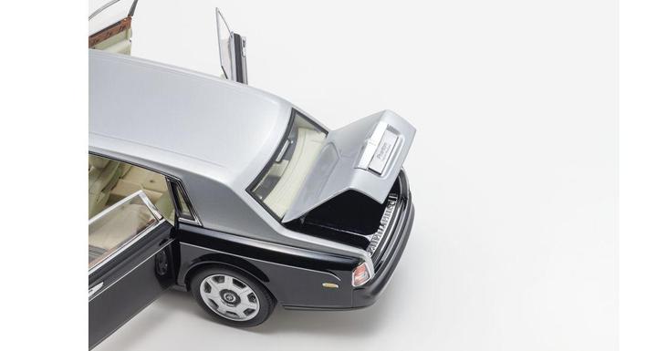 Produktbild Kyosho Rolls-Royce Phamtom EWB Schwarz / Silber, 1:18