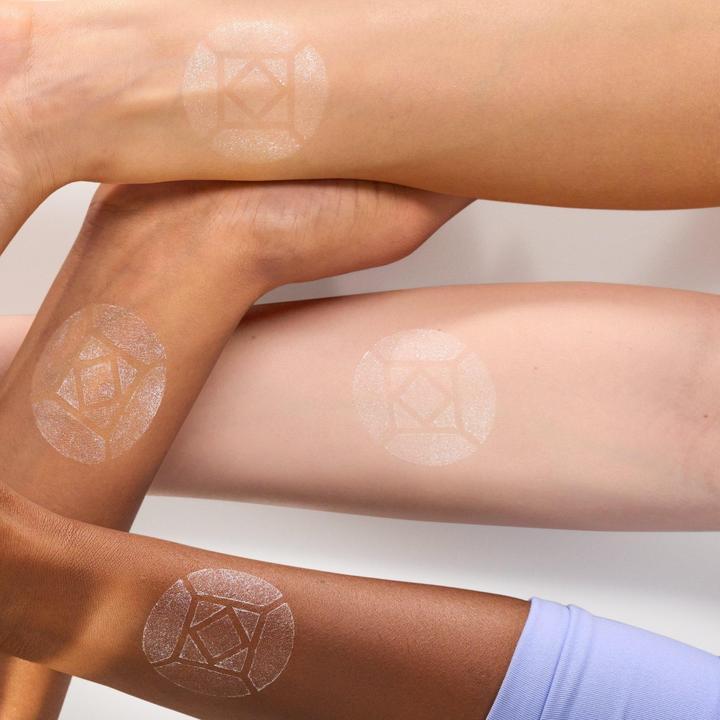 Image du produit essence BABY GOT DIAMOND highlighter stick illuminateur (Argent, Highlighter, 5.40 g)