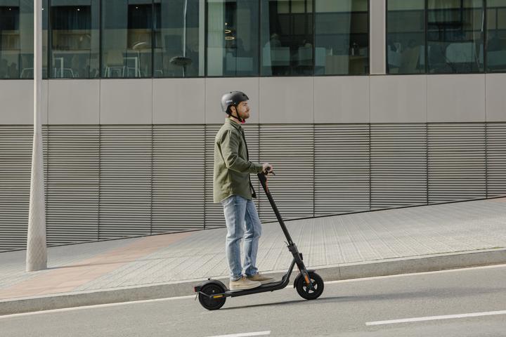 Image du produit Segway-Ninebot F2E Plus (25 km/h, 55 km, 400 W)