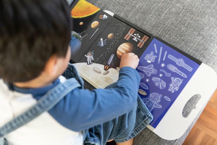 Actual product image Selecta Spielzeug Magna Carry – Space Explorer Magnetbuch