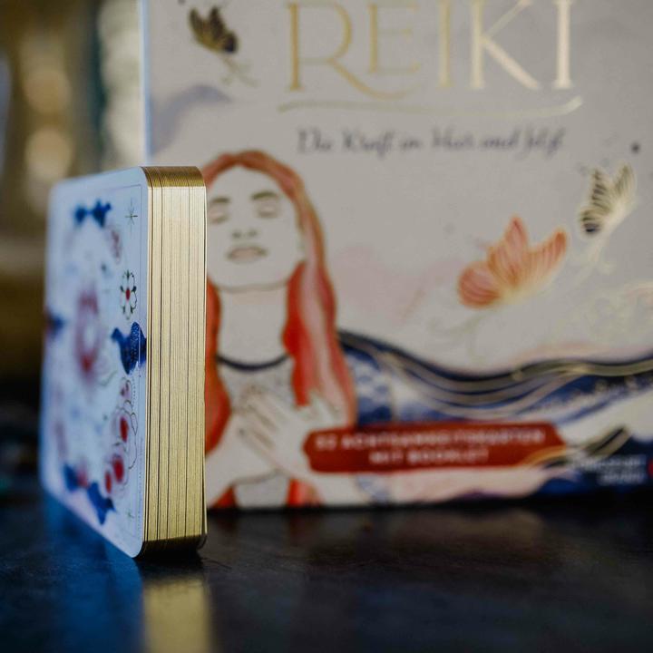 Produktbild Reiki – Die Kraft im Hier und Jetzt: 32 Achtsamkeitskarten mit Goldfolie und Goldschnitt (Deutsch, Eva Murges, 2024)