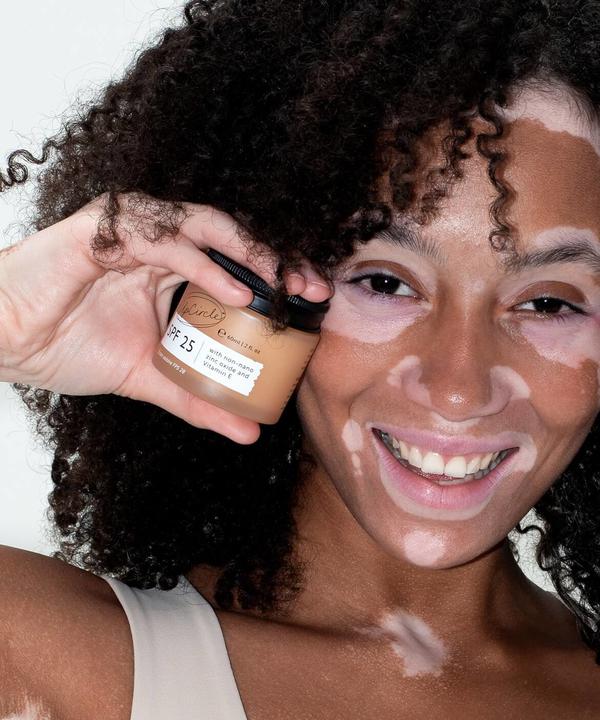 Immagine prodotto UpCircle SPF 25 con olio di semi di lampone (Crema solare, SPF 25, 60 ml, 60 g)