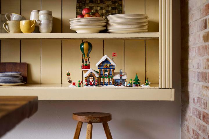 Immagine prodotto LEGO L'ufficio postale di Babbo Natale (10339, LEGO Icons, Set LEGO rari)