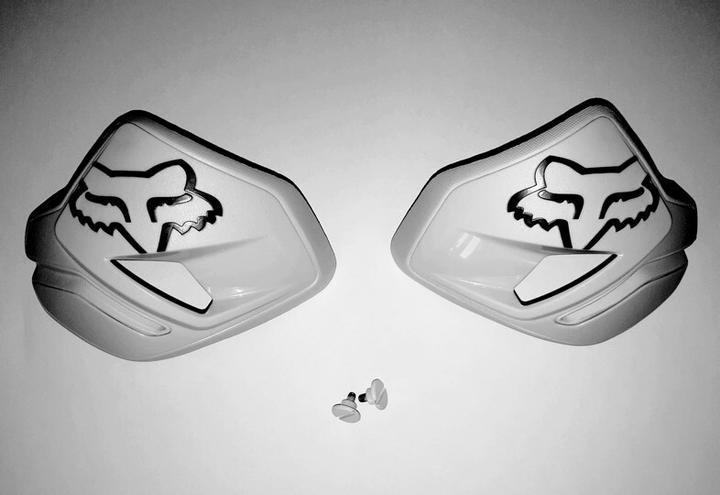 Immagine prodotto Fox Spallacci con kit di viti per pettorale Raptor (S, M)