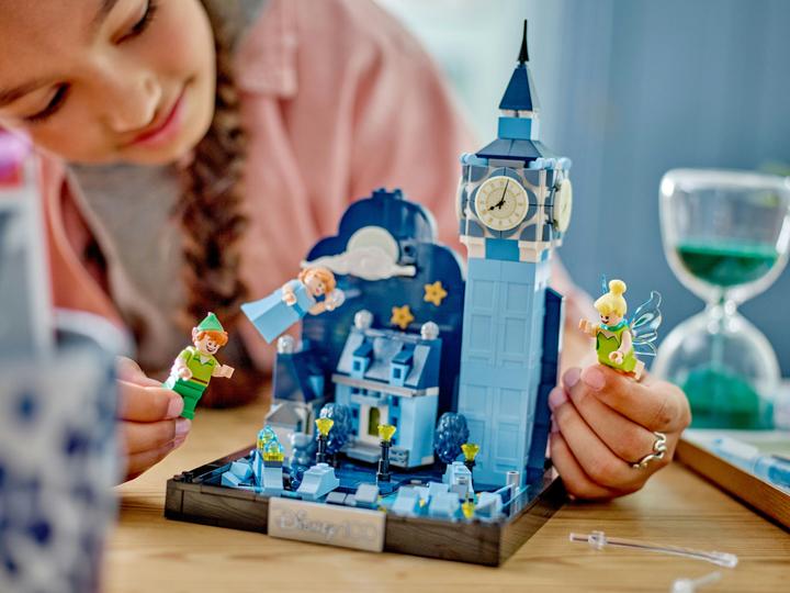 Immagine prodotto LEGO Il volo di Peter Pan e Wendy su Londra della Disney (43232, LEGO Disney)