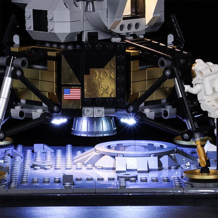 Produktbild BrickBling LED Licht Set für LEGO NASA: Apollo 11 Mondlandefähre (10266) inkl. Fernbedienung
