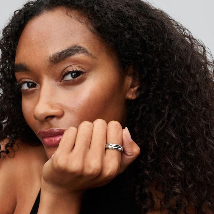 Produktbild Pandora Gewellter Breiter Band Ring (48)