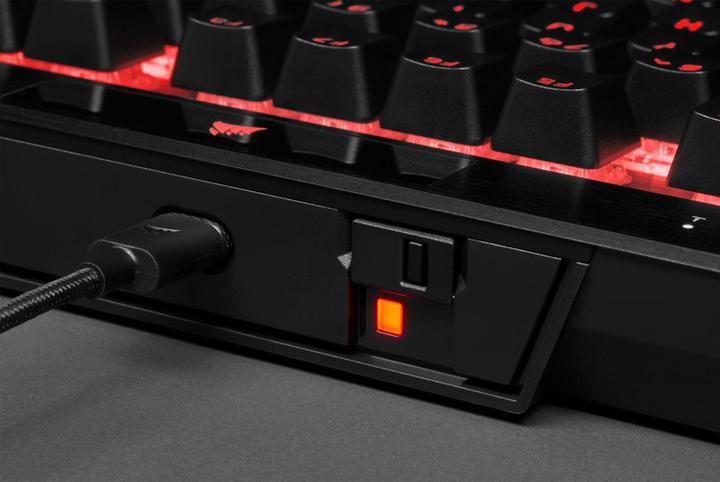 Actual product image Corsair K70 (DE, Cable)