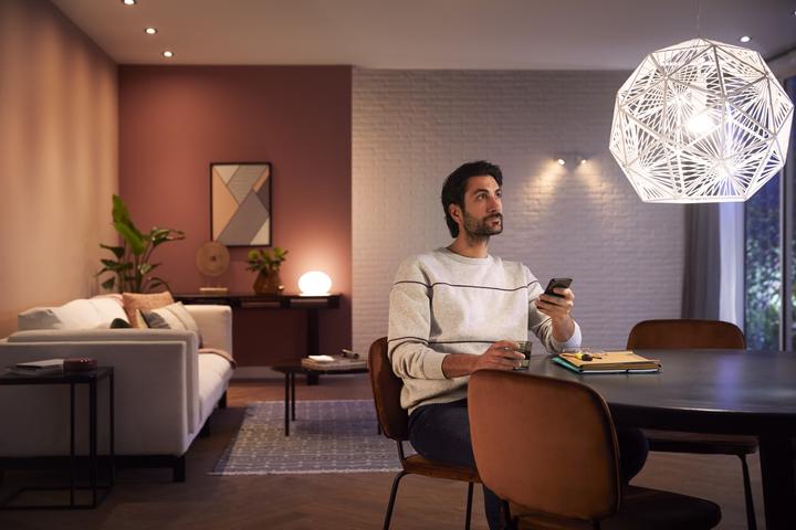 Actual product image Philips Hue White & Color Ambiance BT (E27, 11 W, 1100 lm, 1 x, F)