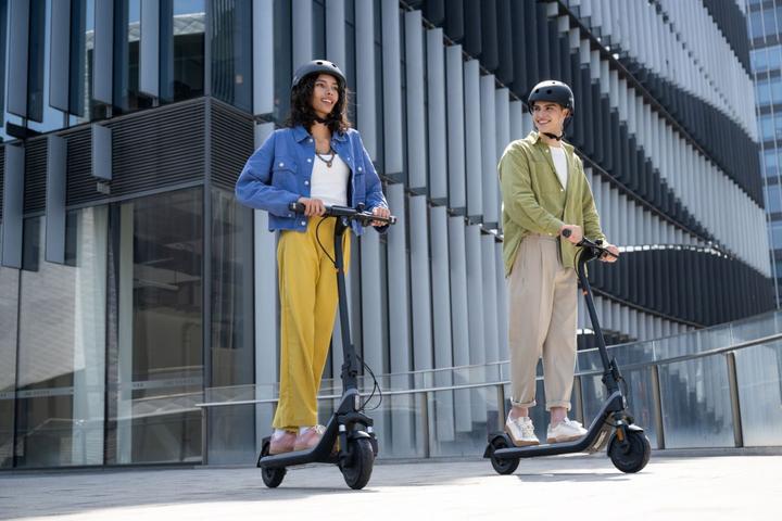 Produktbild Segway-Ninebot E2 D II (20 km/h, 25 km, 250 W)