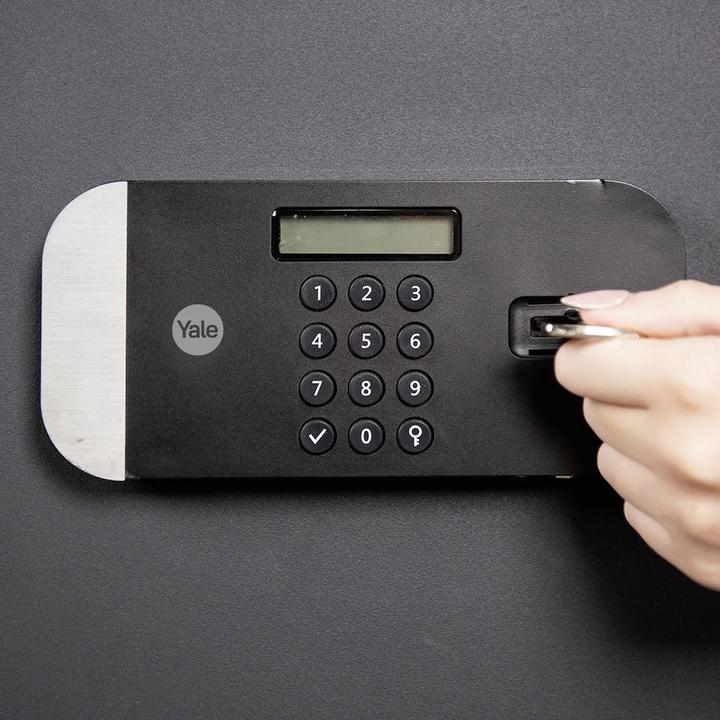 Actual product image Yale Safe YLEM 200 laptop (24.80 l)