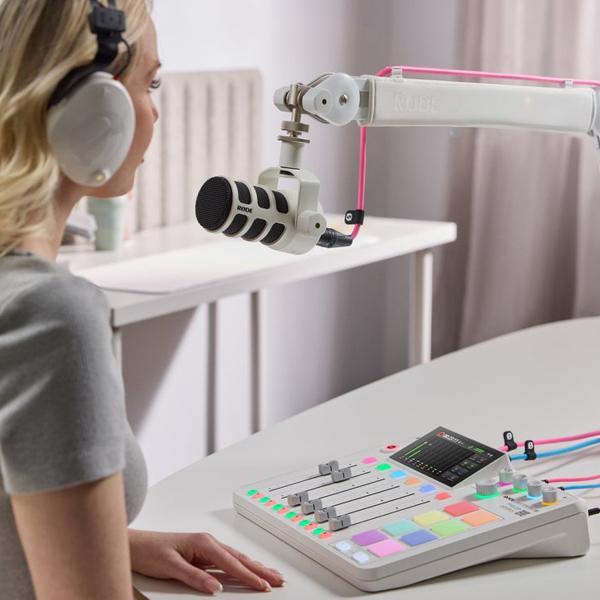 Produktbild RØDE Mikrofon Podmic USB Weiss mit WS14G Popschutz Grün und Kabel