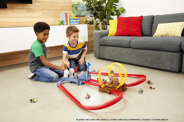 Actual product image Hot Wheels MarioKart Bowsers Castle Chaos Play Set