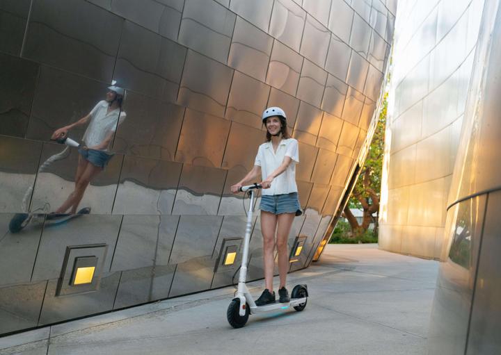 Image du produit Okai ES20 NEON (20 km/h, 40 km, 300 W)
