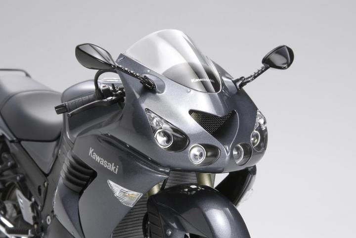 Actual product image Tamiya Kawasaki ZZR1400
