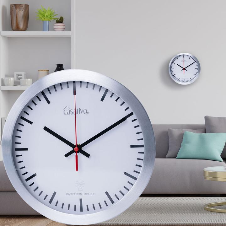 Immagine prodotto Casativo Orologio da parete radiocomandato con movimento al quarzo e alloggiamento in alluminio, Ø 25cm (25 cm)