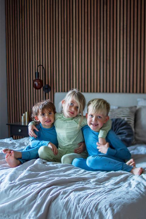 Actual product image Isbjörn Kid's Polarbear Set Baselayer (122, 128, 125 B)