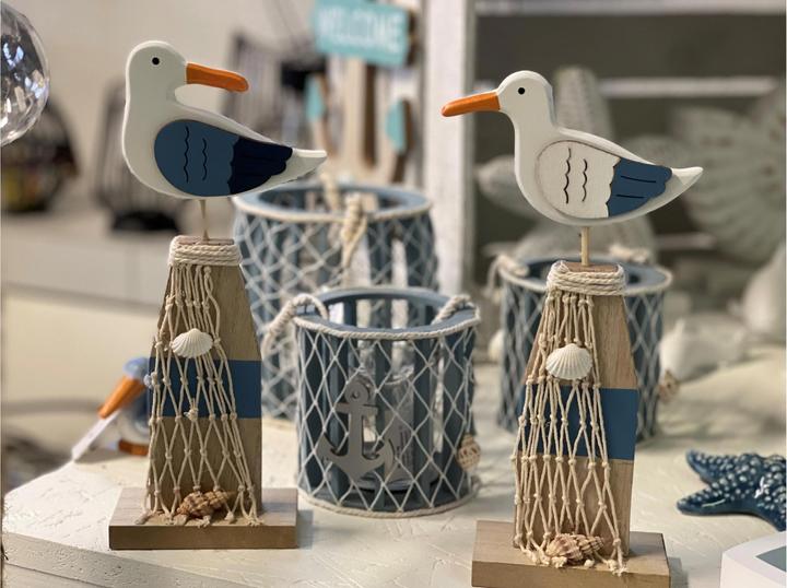 Actual product image GuGus Seagull on pedestal (10 x 5 x 24 cm)