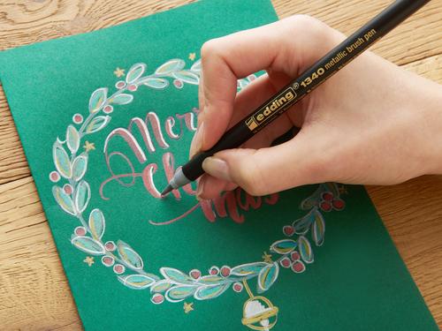 Immagine prodotto Edding Penna a punta di feltro Set di 4 penne a pennello (Oro, Argento, rosso metallizzato, Verde metallizzato, 4 x)