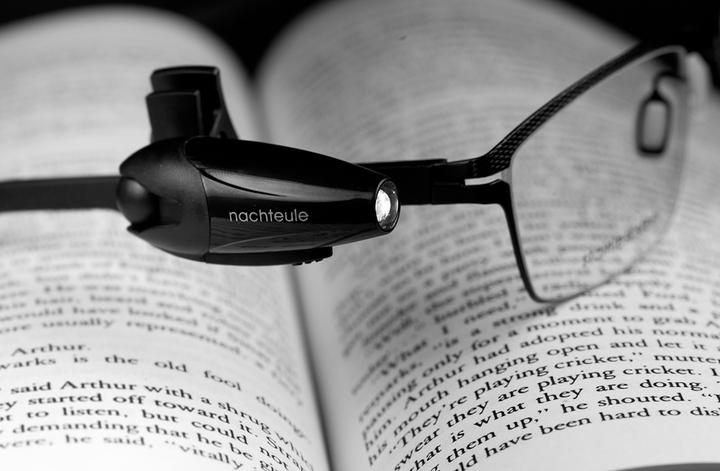 Produktbild Leuchtkraft NACHTEULE - das clevere kleine Leselicht (Englisch, Französisch, Deutsch)