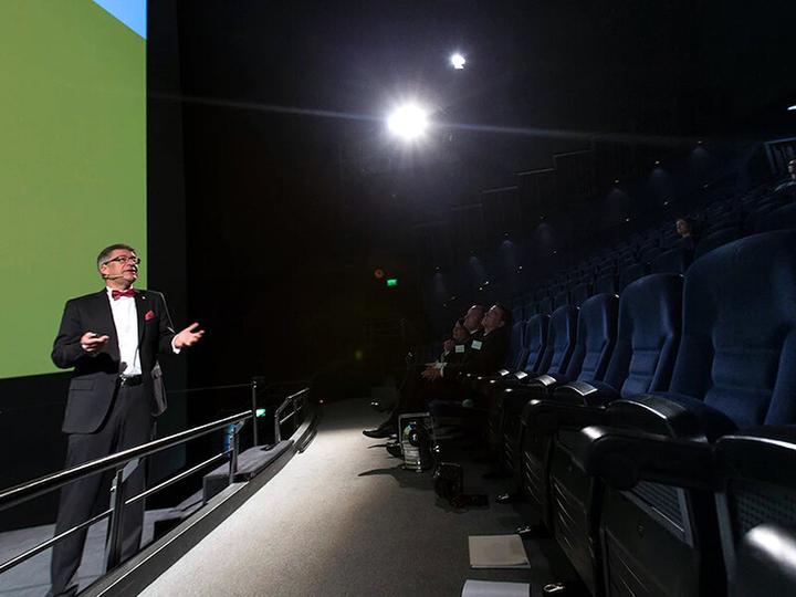 Image du produit Smartbox Expérience cinématographique au musée suisse des Transports pour 2 adultes et 1 enfant (3 pers.)