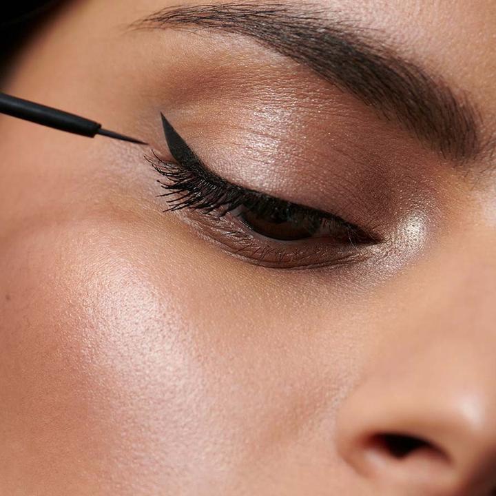 Immagine prodotto Dr. Hauschka Eyeliner liquido 01 nero 4 ml (#01 Nero)