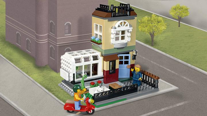 Actual product image LEGO Creator townhouse on Parkstrasse (31065, LEGO Creator Expert)