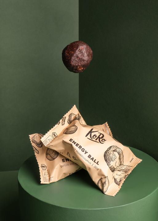 Actual product image KoRo Bio Fruchtkugel auf Dattelbasis mit Haselnuss- und Erdnussmusfüllung (Hazelnut, 1 pcs., 420 g)