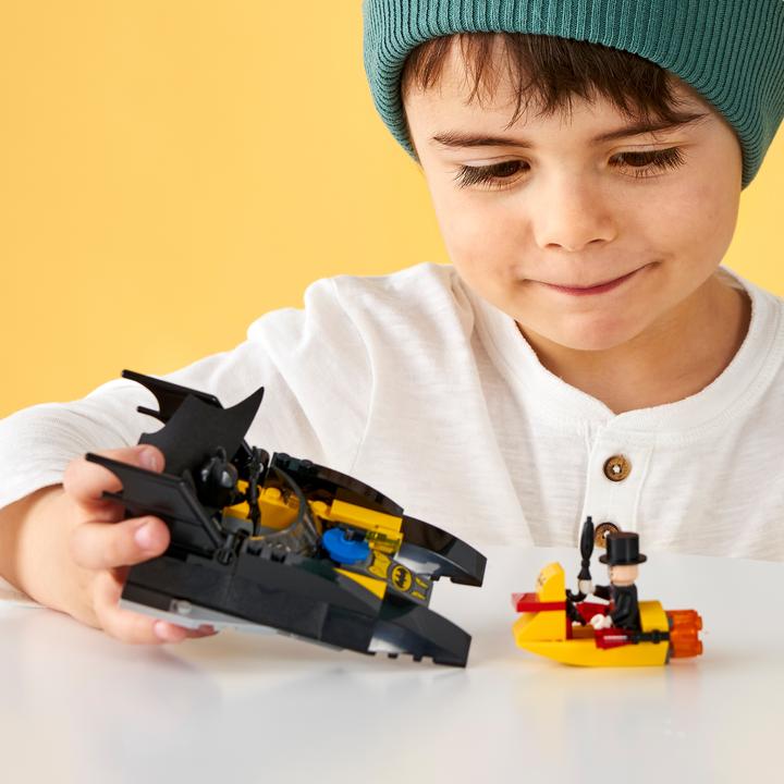 Produktbild LEGO Verfolgung des Pinguins – mit dem Batboat (76158, LEGO DC)