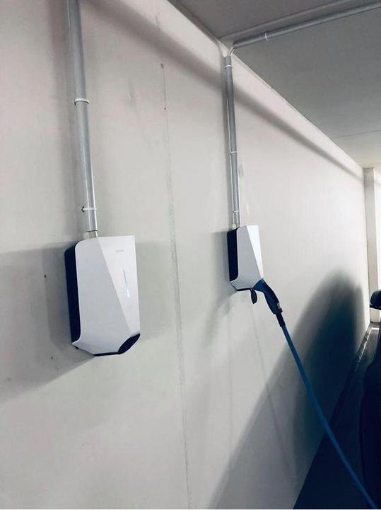 Produktbild Easee Charge Laderoboter Wallbox weiss (Typ 2, 22 kW, 32 A)