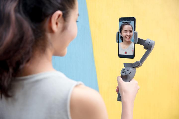 Image du produit DJI Combo Osmo Mobile 3 avec étui (0.23 kg)