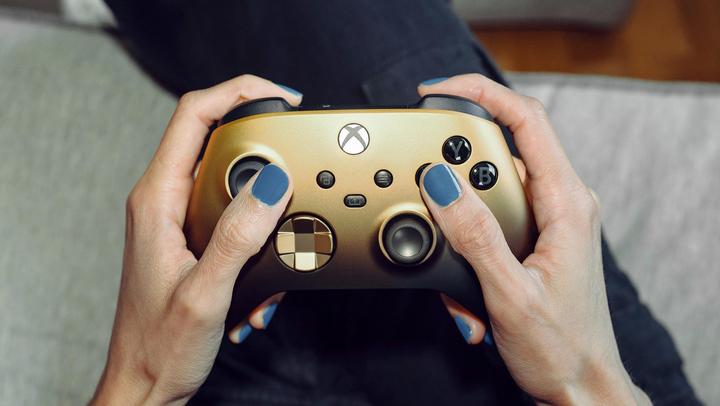 Image du produit Microsoft Contrôleur Gold Shadow (édition spéciale) (Xbox Series S, Xbox One S, PC, Xbox One X, Xbox Series X)