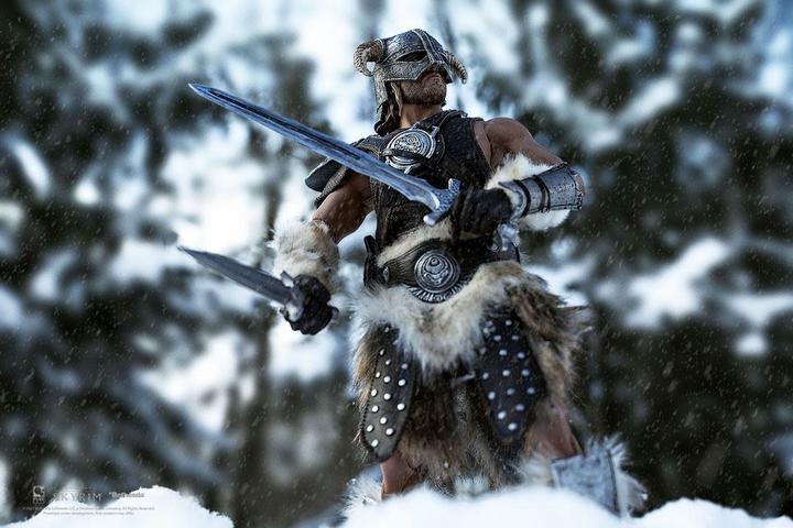 Immagine prodotto Purearts The Elder Scrolls V: Skyrim - Figura Deluxe del Dragonborn in scala 1:6