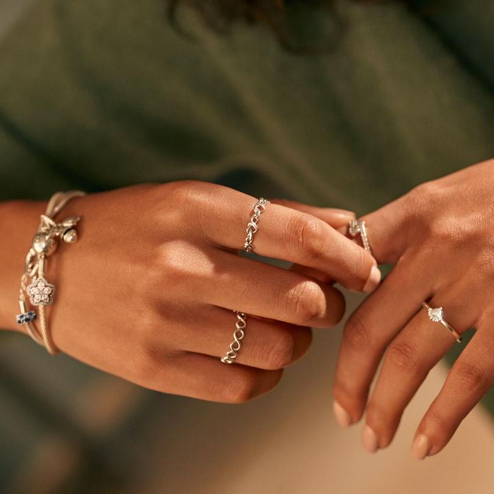 Immagine prodotto Pandora Anello solitario con cuore chiaro (14, 54, 925 Argento)