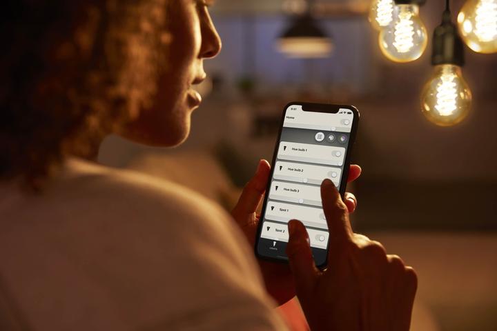 Actual product image Philips Hue White BT (E27, 7 W, 550 lm, 1 x, G)