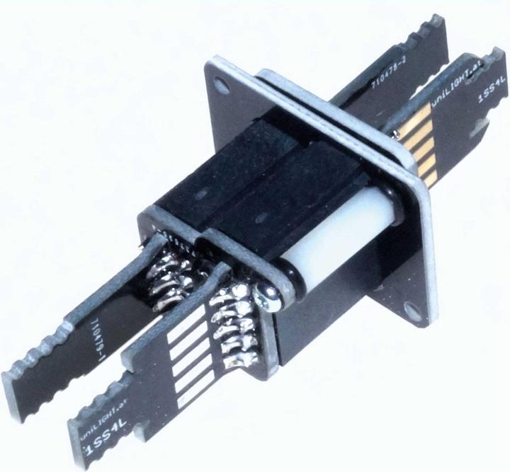 Produktbild Unilight Direktsteckverbindung Direct Mit 6 Primä Servos Und 4 Pole Für Bis Zu 3 Lichtern