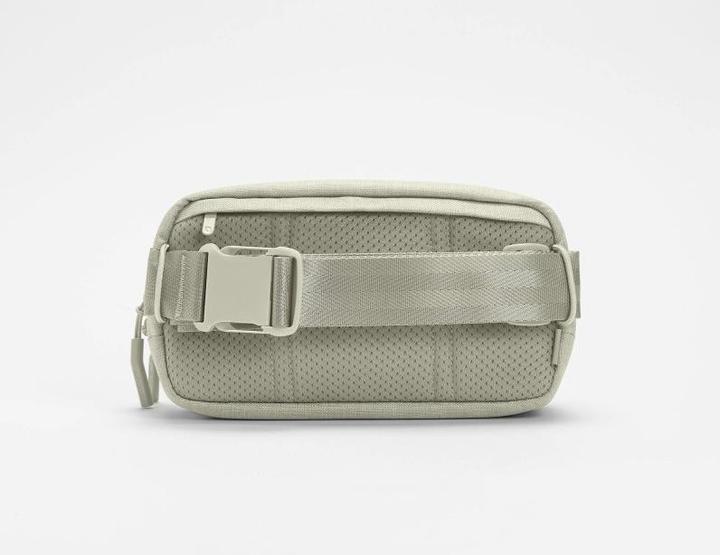 Actual product image Incase Crosstown Sling - Limestone (Case)