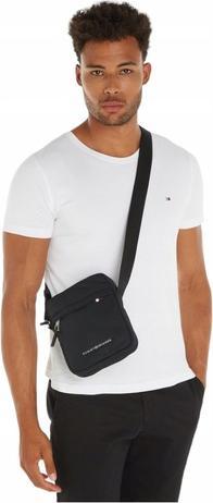 Actual product image Tommy Hilfiger The Signature Mini Reporter messenger bag (4% Polyurethane, 96% recycled polyester)
