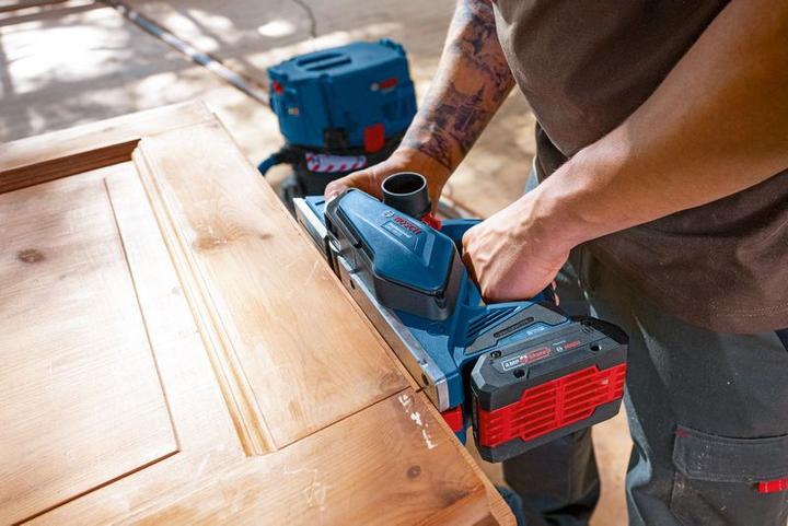 Image du produit Bosch Professional Rabot sans fil GHO 18V-26, dans son carton