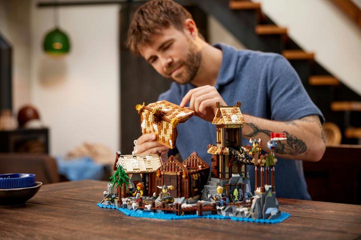 Immagine prodotto LEGO Idee Villaggio Vichingo (21343, LEGO Ideas, Set LEGO rari)