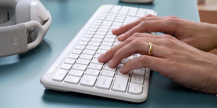 Produktbild Logitech K950 Signature Slim (DE, Kabellos)