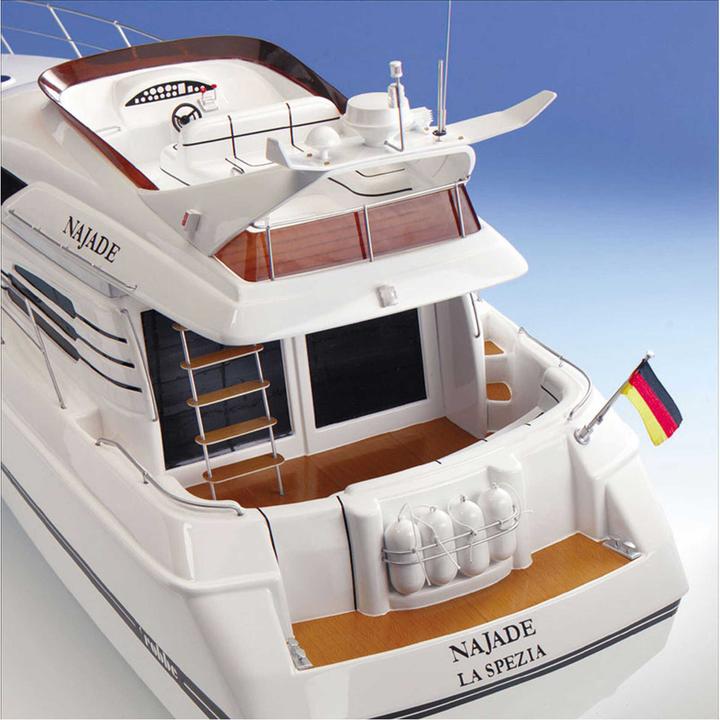 Produktbild Romarin najade motoryacht 1/15 bausatz