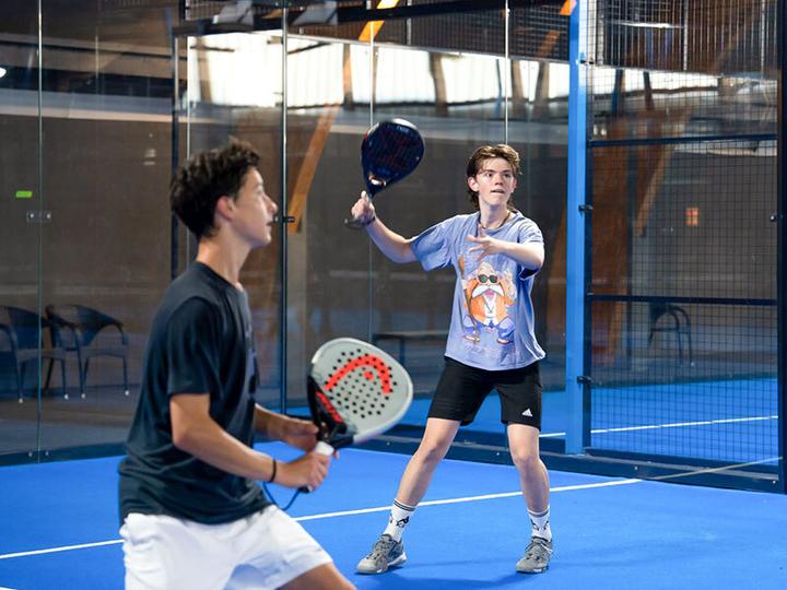 Actual product image Smartbox Padel session with rackets and balls for 2 people near Zurich (2 pers.)