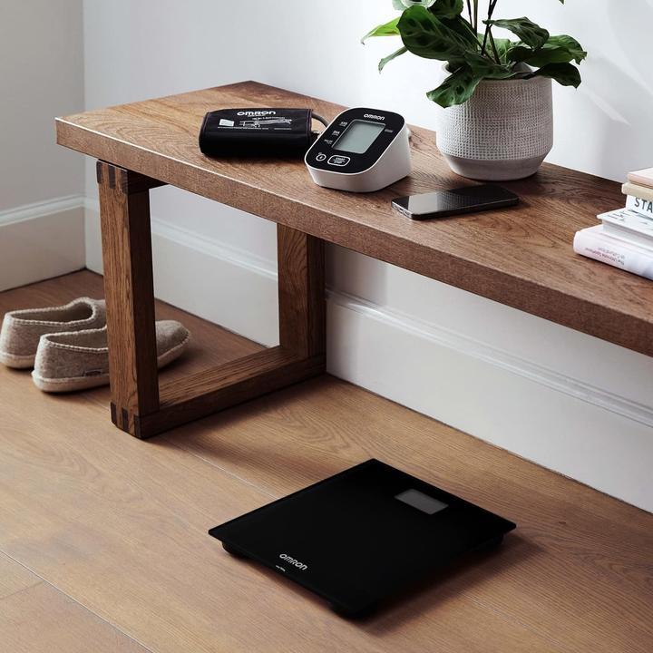 Actual product image Omron HN300T2 Intelli IT Rectangle Black Electronic personal scale (150 kg)