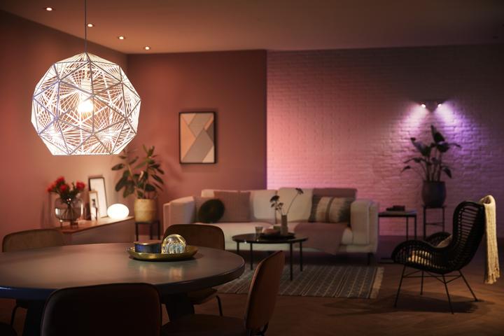 Produktbild Philips Hue White & Color Ambiance BT Starter-Set (E27, 9 W, 1100 lm, 3 x, F)