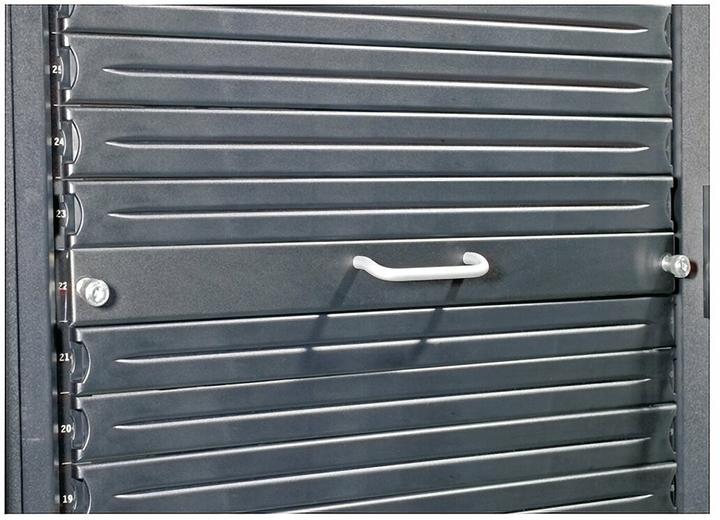 Image du produit APC Panneau de couverture NetShelter AR8136BLK, 10pcs